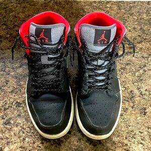 Mid Jordan 1s
